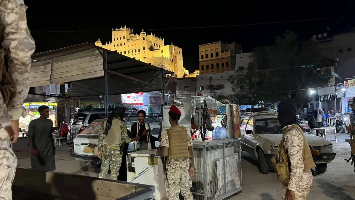 حملات أمنية مفاجئة في سيئون تستهدف السلاح والخلايا الحوثية