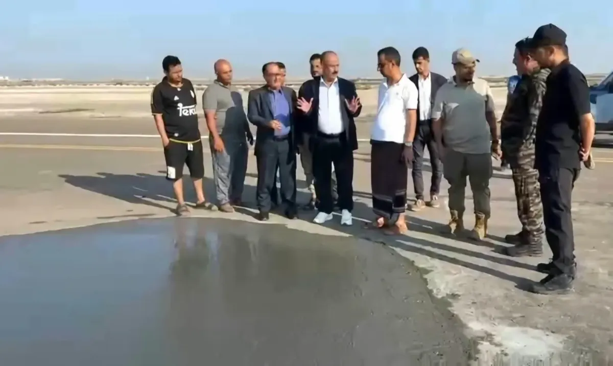 وزير النقل: استئناف نشاط مطار عدن الدولي بعد قصف حوثي